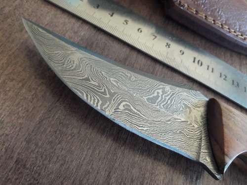 Handmade DAMASCUS Steel Hunting Knife with Wooden handle scales.FULL TANG !!!!!!