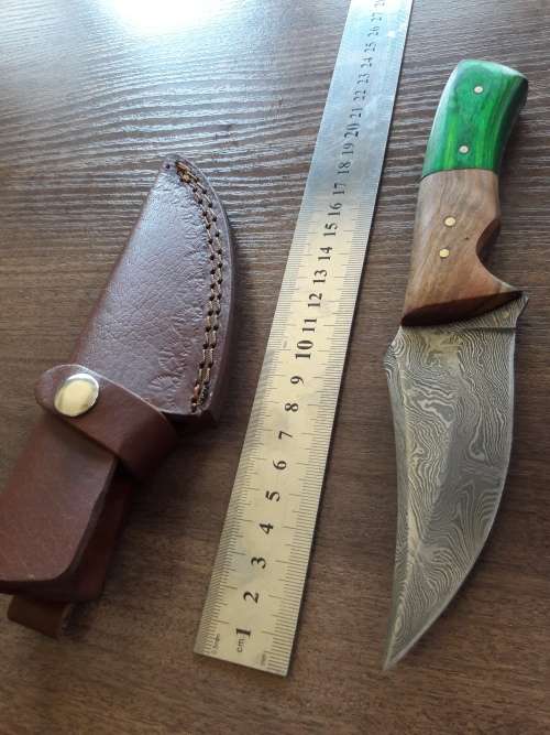Handmade DAMASCUS Steel Hunting Knife with Wooden handle scales.FULL TANG !!!!!!