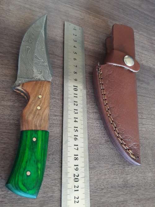 Handmade DAMASCUS Steel Hunting Knife with Wooden handle scales.FULL TANG !!!!!!