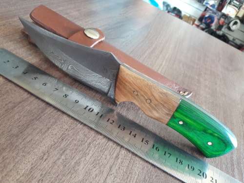 Handmade DAMASCUS Steel Hunting Knife with Wooden handle scales.FULL TANG !!!!!!