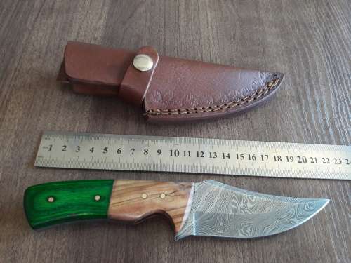 Handmade DAMASCUS Steel Hunting Knife with Wooden handle scales.FULL TANG !!!!!!