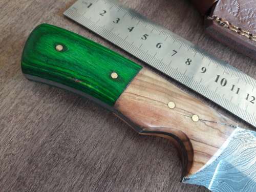 Handmade DAMASCUS Steel Hunting Knife with Wooden handle scales.FULL TANG !!!!!!