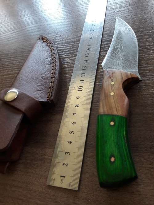 Handmade DAMASCUS Steel Hunting Knife with Wooden handle scales.FULL TANG !!!!!!