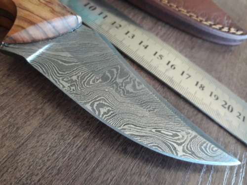 Handmade DAMASCUS Steel Hunting Knife with Wooden handle scales.FULL TANG !!!!!!