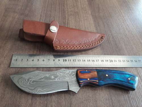 Handmade DAMASCUS Steel Hunting Knife with Wooden handle scales.FULL TANG !!!!!!