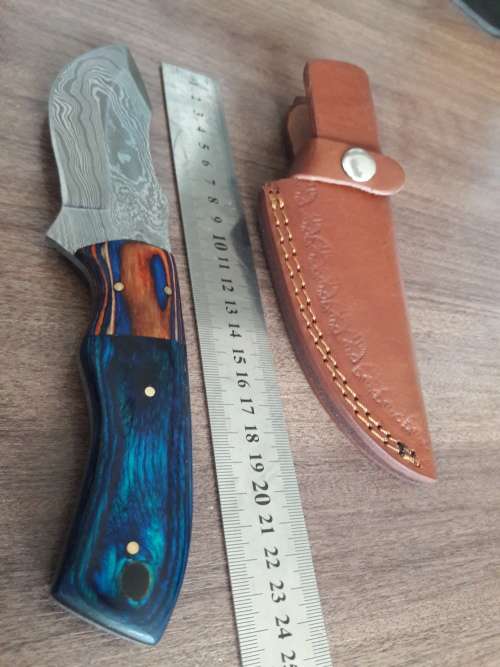 Handmade DAMASCUS Steel Hunting Knife with Wooden handle scales.FULL TANG !!!!!!
