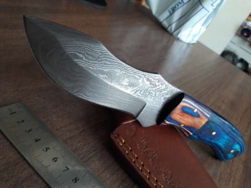 Handmade DAMASCUS Steel Hunting Knife with Wooden handle scales.FULL TANG !!!!!!