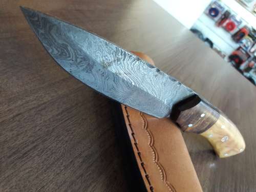 Handmade DAMASCUS Steel Hunting Knife with Wooden handle scale.  GREAT GIFT !!!!!!