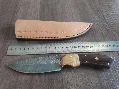 Handmade Damascus steel HUNTING  knife with WOODEN handle scales.
