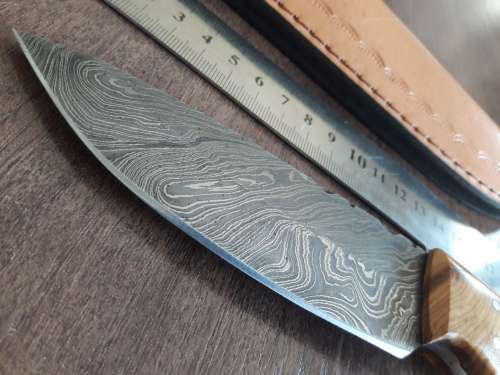 Handmade Damascus steel HUNTING  knife with WOODEN handle scales.