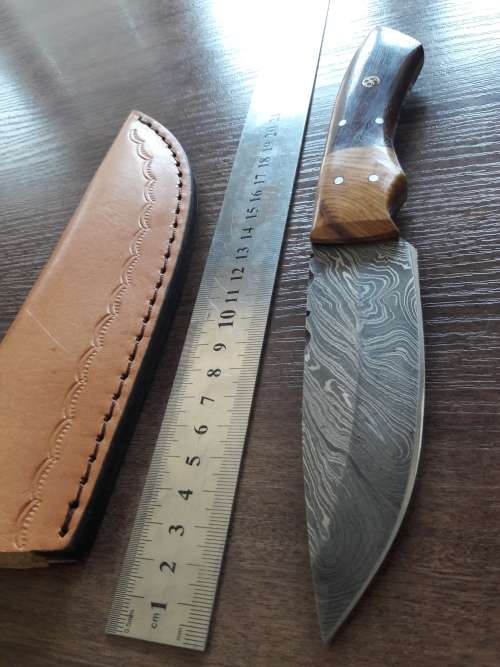 Handmade Damascus steel HUNTING  knife with WOODEN handle scales.