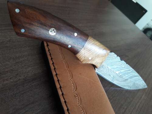 Handmade Damascus steel HUNTING  knife with WOODEN handle scales.