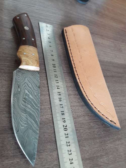 Handmade Damascus steel HUNTING  knife with WOODEN handle scales.