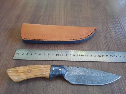 Handmade Damascus steel HUNTING  knife with WOODEN handle scales.