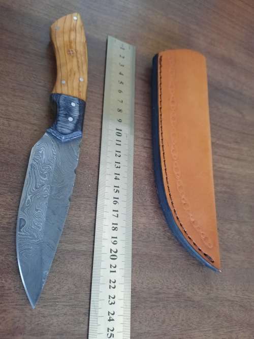 Handmade Damascus steel HUNTING  knife with WOODEN handle scales.