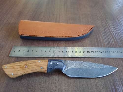 Handmade Damascus steel HUNTING  knife with WOODEN handle scales.