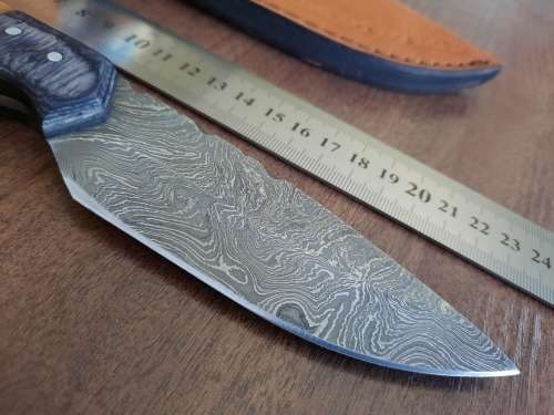 Handmade Damascus steel HUNTING  knife with WOODEN handle scales.
