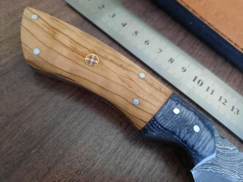 Handmade Damascus steel HUNTING  knife with WOODEN handle scales.