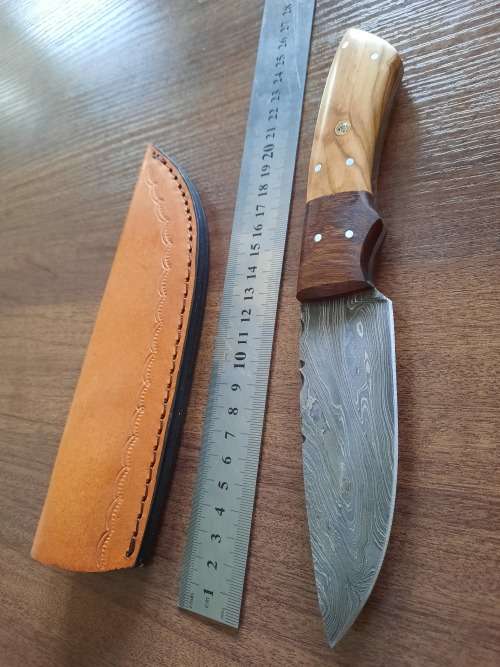 Handmade Damascus steel HUNTING  knife with WOODEN handle scales.