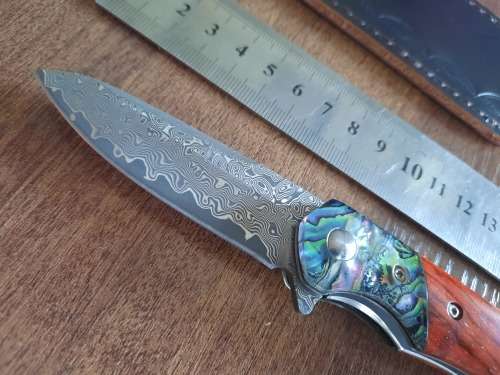 Damascus VG-10 Stainless Steel folding knife, RAZOR Sharp, Rosewood & Shell handle.