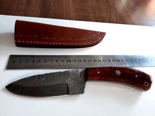 Handmade Damascus steel HUNTING  knife with WOODEN handle scales.  NEW STOCK !!