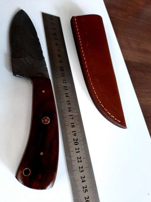 Handmade Damascus steel HUNTING  knife with WOODEN handle scales.  NEW STOCK !!