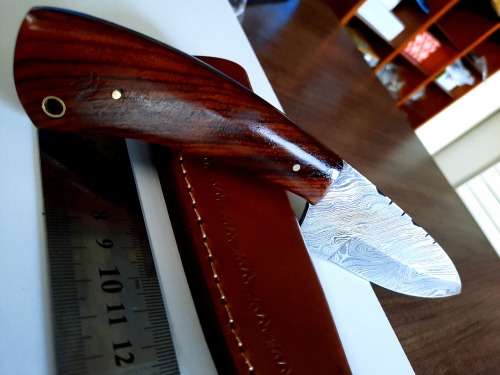 Handmade Damascus steel HUNTING  knife with WOODEN handle scales.  NEW STOCK !!