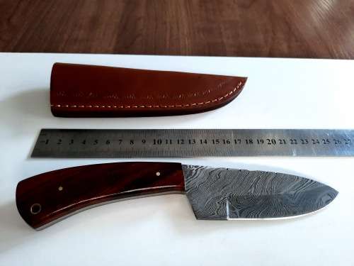 Handmade Damascus steel HUNTING  knife with WOODEN handle scales.  NEW STOCK !!