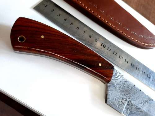 Handmade Damascus steel HUNTING  knife with WOODEN handle scales.  NEW STOCK !!