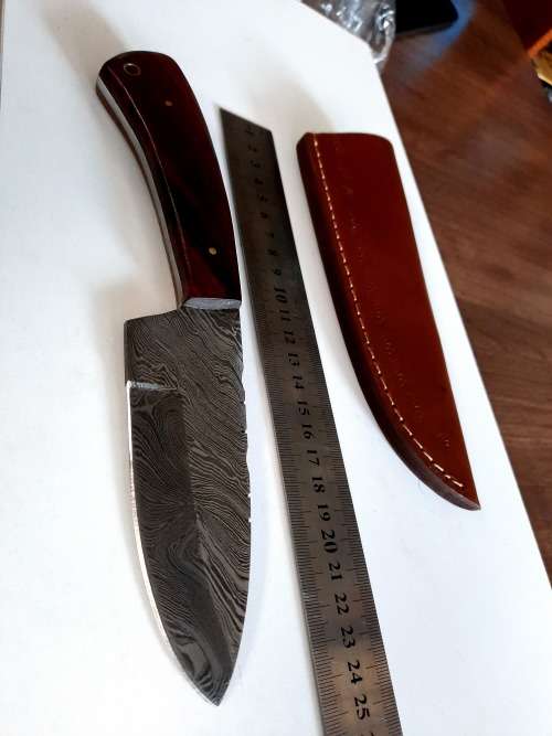 Handmade Damascus steel HUNTING  knife with WOODEN handle scales.  NEW STOCK !!