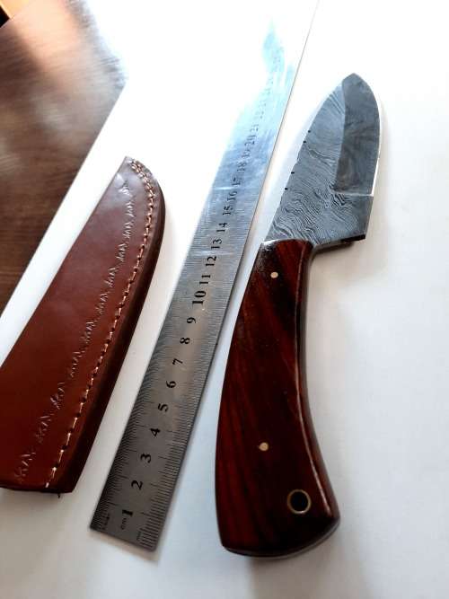 Handmade Damascus steel HUNTING  knife with WOODEN handle scales.  NEW STOCK !!