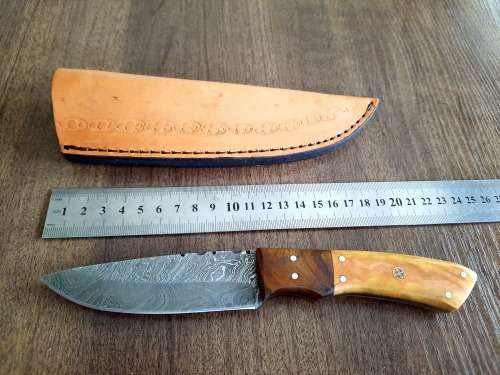 Handmade Damascus steel HUNTING  knife with WOODEN handle scales.  NEW STOCK !!