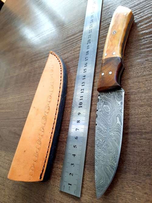 Handmade Damascus steel HUNTING  knife with WOODEN handle scales.  NEW STOCK !!