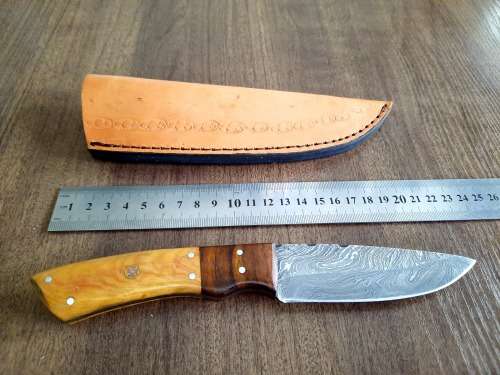 Handmade Damascus steel HUNTING  knife with WOODEN handle scales.  NEW STOCK !!