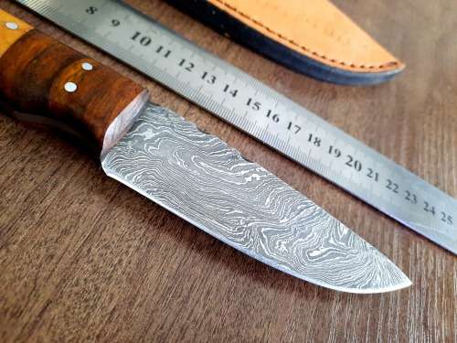 Handmade Damascus steel HUNTING  knife with WOODEN handle scales.  NEW STOCK !!