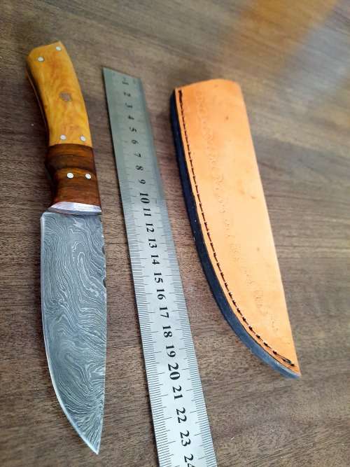 Handmade Damascus steel HUNTING  knife with WOODEN handle scales.  NEW STOCK !!