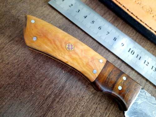 Handmade Damascus steel HUNTING  knife with WOODEN handle scales.  NEW STOCK !!