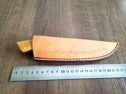 Handmade Damascus steel HUNTING  knife with WOODEN handle scales.  NEW STOCK !!