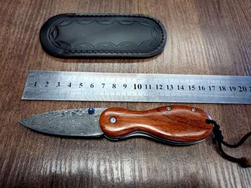 Damascus VG-10 Stainless Steel folding knife, RAZOR Sharp, New Stock, High Quality, Rosewood handle.