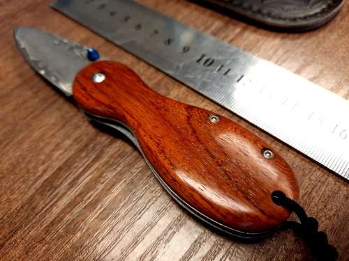 Damascus VG-10 Stainless Steel folding knife, RAZOR Sharp, New Stock, High Quality, Rosewood handle.