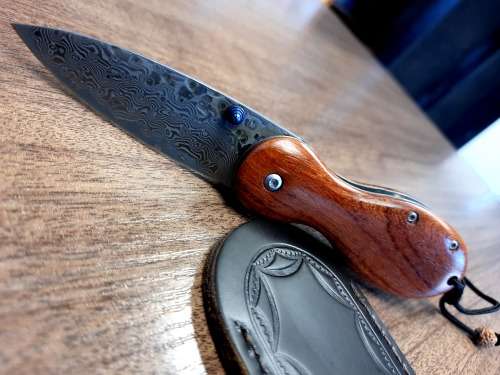 Damascus VG-10 Stainless Steel folding knife, RAZOR Sharp, New Stock, High Quality, Rosewood handle.