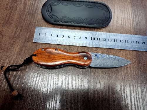 Damascus VG-10 Stainless Steel folding knife, RAZOR Sharp, New Stock, High Quality, Rosewood handle.