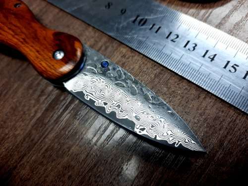 Damascus VG-10 Stainless Steel folding knife, RAZOR Sharp, New Stock, High Quality, Rosewood handle.