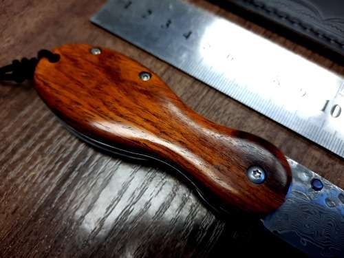 Damascus VG-10 Stainless Steel folding knife, RAZOR Sharp, New Stock, High Quality, Rosewood handle.