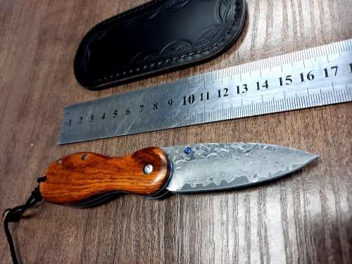 Damascus VG-10 Stainless Steel folding knife, RAZOR Sharp, New Stock, High Quality, Rosewood handle.