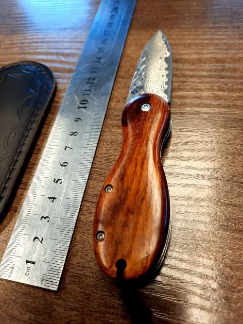 Damascus VG-10 Stainless Steel folding knife, RAZOR Sharp, New Stock, High Quality, Rosewood handle.