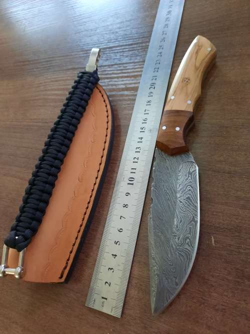 Handmade Damascus steel HUNTING  knife with WOODEN handle scales. FREE survival Bracelet !!!! !!