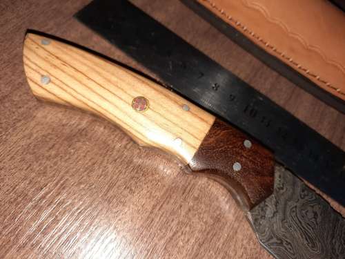 Handmade Damascus steel HUNTING  knife with WOODEN handle scales. FREE survival Bracelet !!!! !!