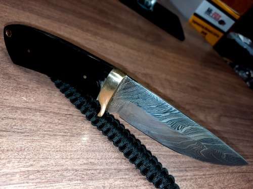 Handmade Damascus steel HUNTING  knife with BULL HORN handle scales. FREE Bracelet !!!!