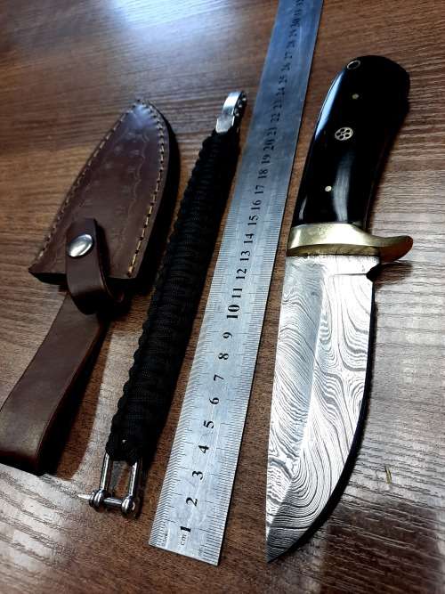 Handmade Damascus steel HUNTING  knife with BULL HORN handle scales. FREE Bracelet !!!!